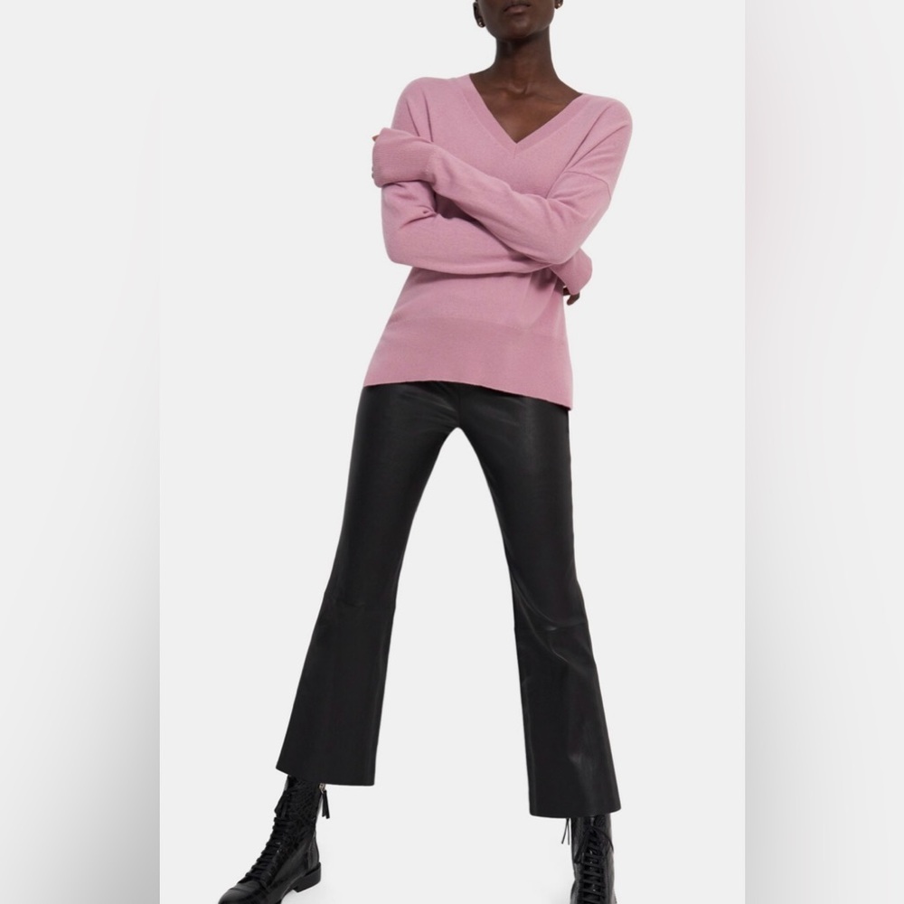 Theory 100% cashmere sweater in dusty pink. Size small. GUC.